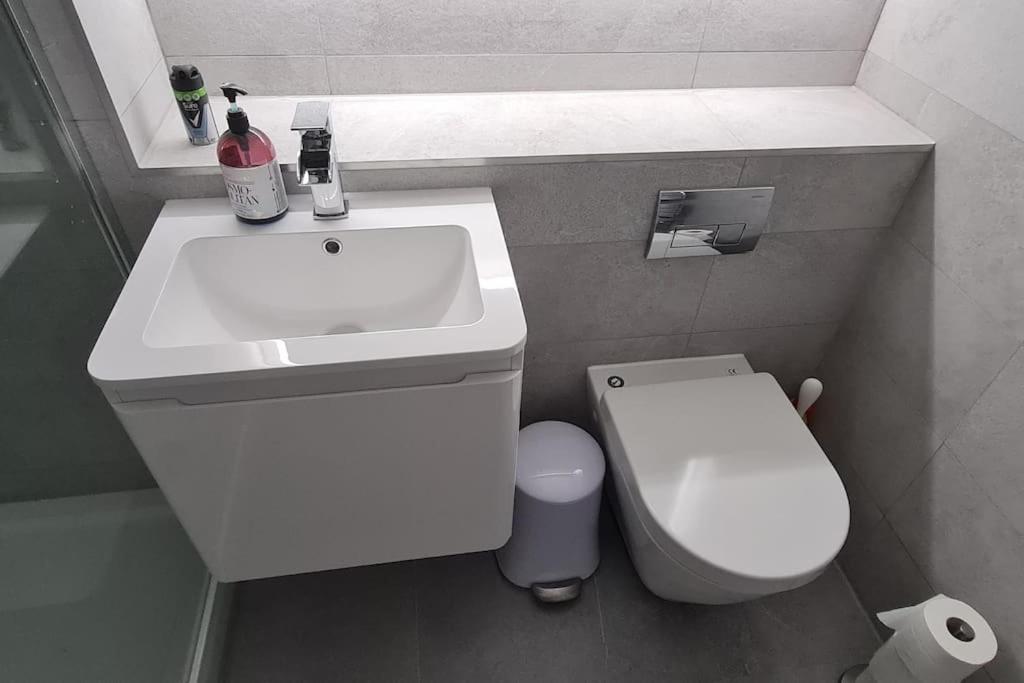 Apartmán Large 4 Bed EDI Exteriér fotografie